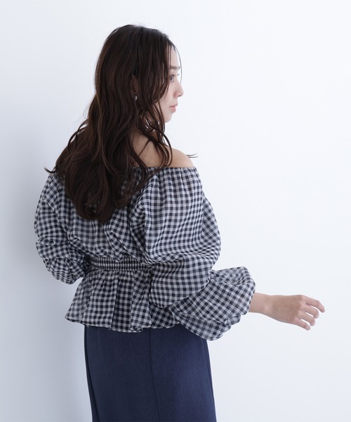 NATURAL BEAUTY BASIC（ナチュラルビューティーベーシック）の「◇シアーギャザーペプラムブラウス（シャツ/ブラウス・レディース・ブラック系その他/ピンク/オフホワイト/チャコールグレー・SMALL/MEDIUM）」の8枚目の写真