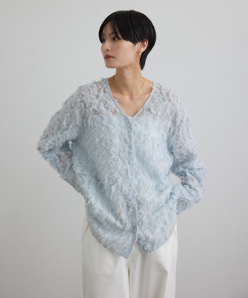 SALON adam et rope'(サロン アダム エ ロペ)の「モチーフカットジャガードブラウス(シャツ/ブラウス・レディース・サックスブルー/ブラック/オフホワイト・FREE)」の3枚目の写真