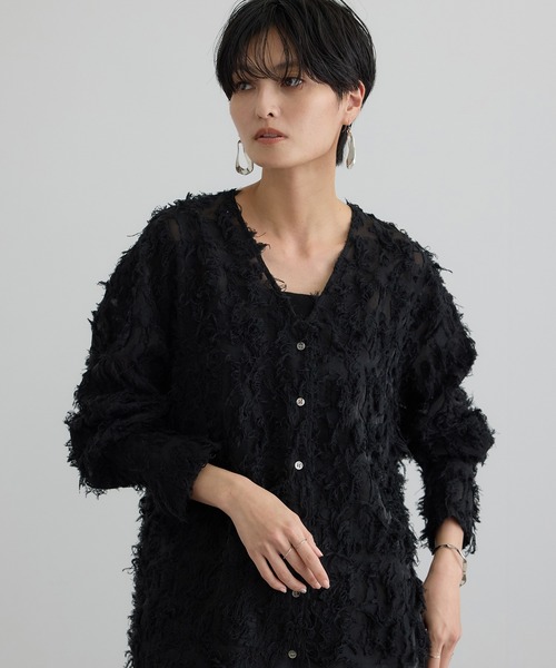 SALON adam et rope'(サロン アダム エ ロペ)の「モチーフカットジャガードブラウス(シャツ/ブラウス・レディース・サックスブルー/ブラック/オフホワイト・FREE)」の4枚目の写真