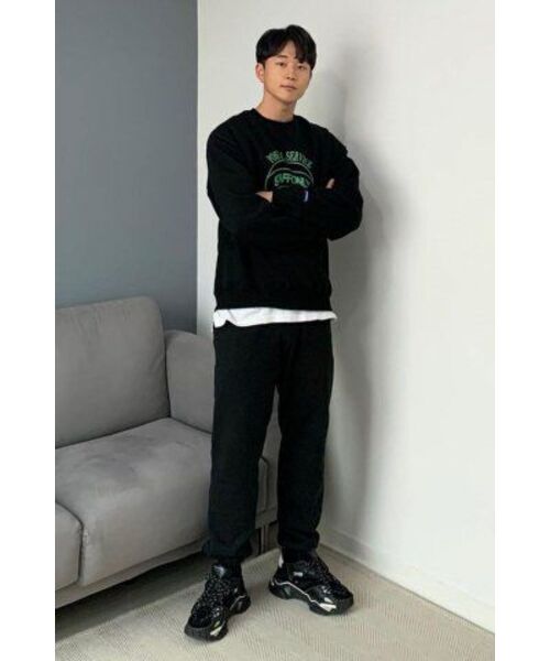 STAFF ONLY(スタッフオンリー)の「STAMP-FRONT SWEATSHIRT (BLACK)(スウェット・メンズ・その他・M)」の2枚目の写真
