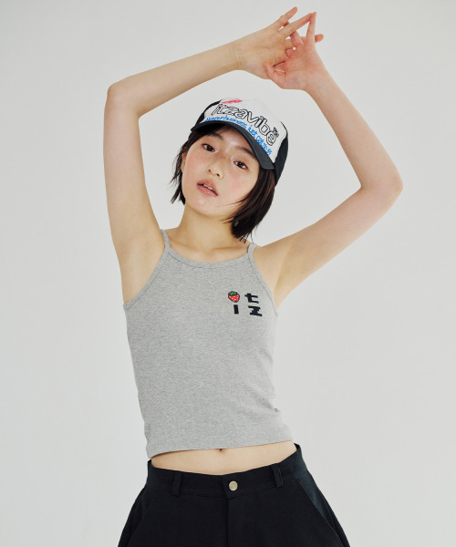 ITZAVIBE(イッザバイブ)の「PIXEL ITZ STRAWBERRY SLEEVELESS(Tシャツ/カットソー・レディース・その他・ONE SIZE)」の2枚目の写真