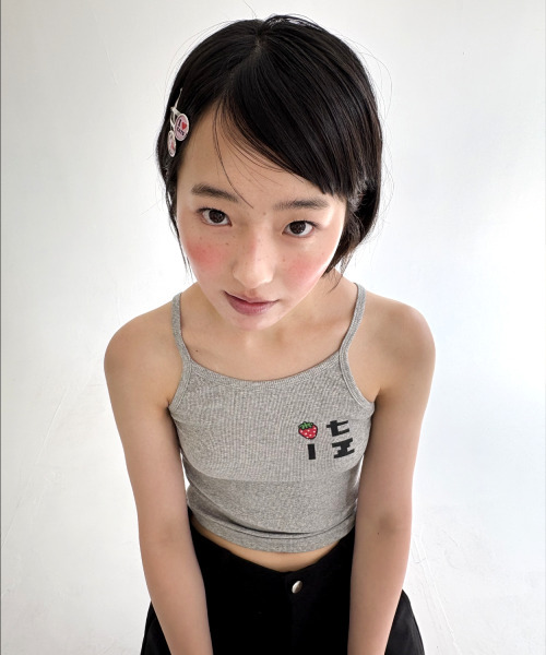 ITZAVIBE(イッザバイブ)の「PIXEL ITZ STRAWBERRY SLEEVELESS(Tシャツ/カットソー・レディース・その他・ONE SIZE)」の3枚目の写真