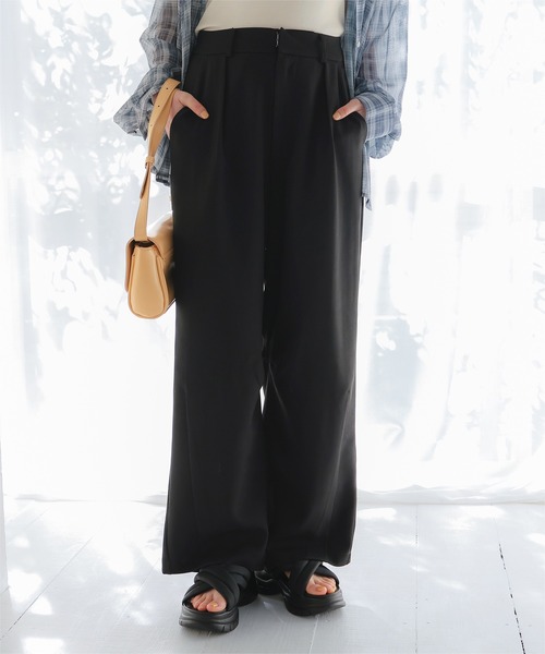 titivate（ティティベイト）の「カーブシルエットスラックスパンツ（その他パンツ・レディース・グレー/ベージュ/ブラック/アイボリー・SP/L/M/S）」の3枚目の写真