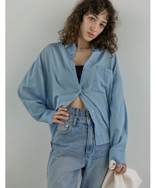 Re:EDIT（リエディ）の「[2026S/S COLLECTION]シアーデニムシャツ（シャツ/ブラウス・レディース・サックスブルー/ネイビー・MEDIUM/LARGE）」の4枚目の写真