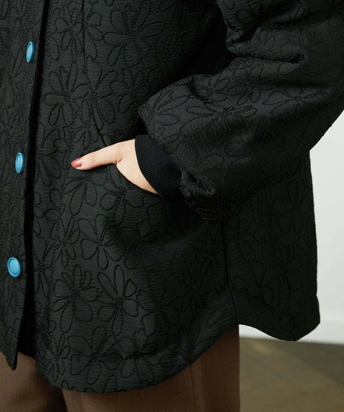 Jocomomola(ホコモモラ)の「Linea フラワージャカード 中綿入りコート(その他アウター・レディース・ブラック・40)」の13枚目の写真