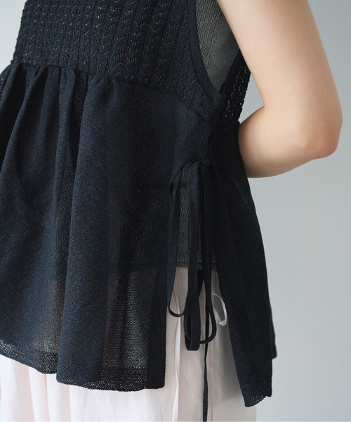 yuni（ユニ　）の「12G和紙/Polyester tiered knit vest（ベスト・レディース・ブラック/グレー/アイボリー・FREE）」の17枚目の写真