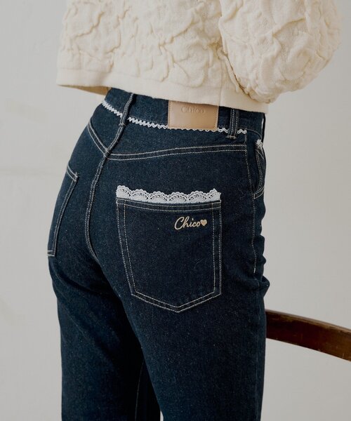 Chico(チコ)の「レースデザインフレアデニム(デニムパンツ・レディース・ネイビー/ブルー系その他/ベージュ・MEDIUM/SMALL)」の2枚目の写真
