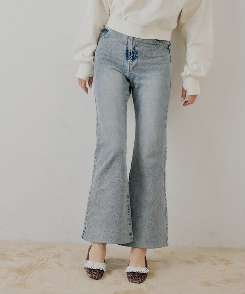 Chico(チコ)の「レースデザインフレアデニム(デニムパンツ・レディース・ネイビー/ブルー系その他/ベージュ・MEDIUM/SMALL)」の13枚目の写真