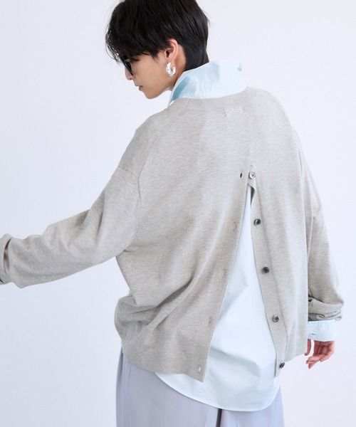 BARNYARDSTORM（バンヤードストーム）の「BARNYARDSTORM / バックボタンニット / ハンドウォッシャブル（ニット/セーター・レディース・ライトグレー/オフホワイト/ブルー・FREE）」の3枚目の写真