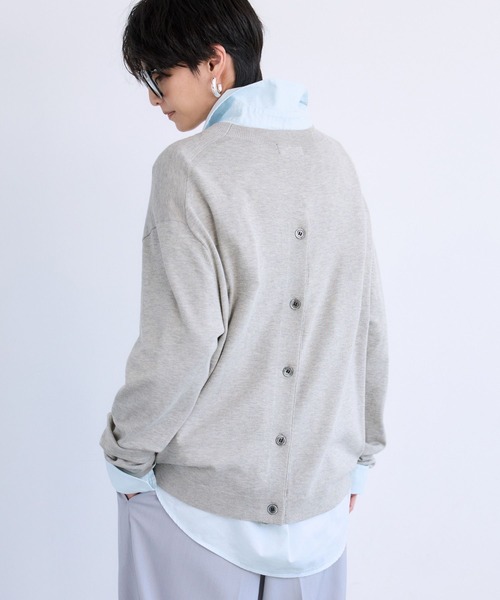 BARNYARDSTORM（バンヤードストーム）の「BARNYARDSTORM / バックボタンニット / ハンドウォッシャブル（ニット/セーター・レディース・ライトグレー/オフホワイト/ブルー・FREE）」の4枚目の写真