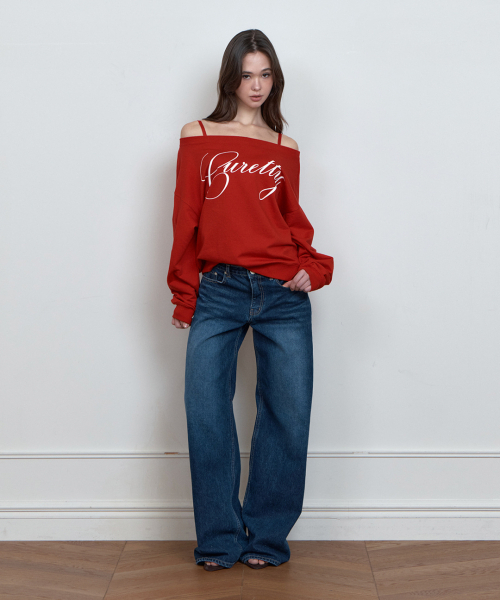 CURETTY（キュリティ）の「C LOGO GRAPHIC OFF-SHOULDER SWEATSHIRT_RED（スウェット・レディース・レッド・SMALL）」の2枚目の写真