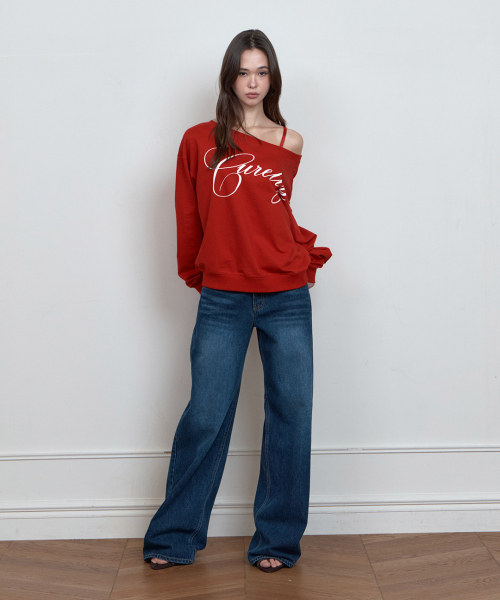 CURETTY（キュリティ）の「C LOGO GRAPHIC OFF-SHOULDER SWEATSHIRT_RED（スウェット・レディース・レッド・SMALL）」の3枚目の写真