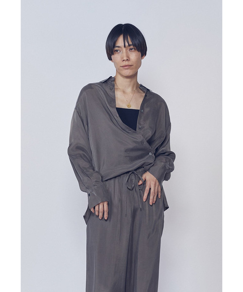 1er Arrondissement(プルミエアロンディスモン)の「【新色】キュプラフィブリルレギュラーカラーシャツ(シャツ/ブラウス・レディース・カーキ/ブラウン系その他4・36/38)」の2枚目の写真