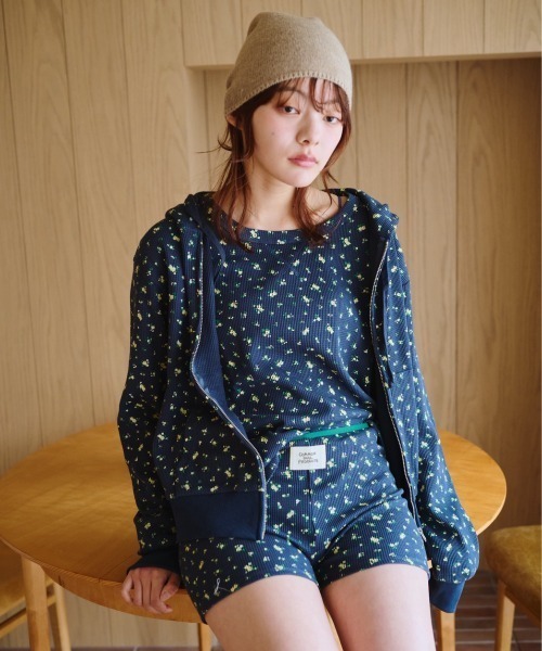 小さなお花畑のジップフーディ、芽心（Tシャツ/カットソー）｜common