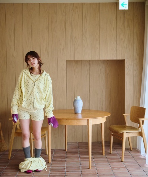 小さなお花畑のジップフーディ、芽心（Tシャツ/カットソー）｜common