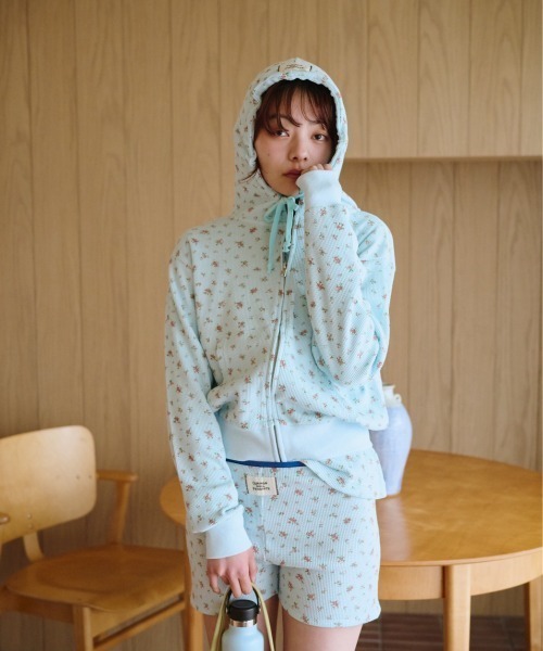 小さなお花畑のジップフーディ、芽心（Tシャツ/カットソー）｜common