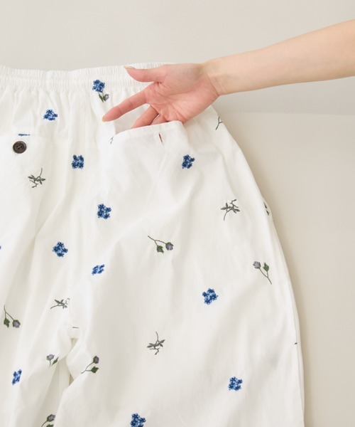FUULLY STUDIO(フーリィーステューディオ)の「シシュウイージーワイドパンツ(その他パンツ・レディース・オフホワイト・FREE)」の10枚目の写真