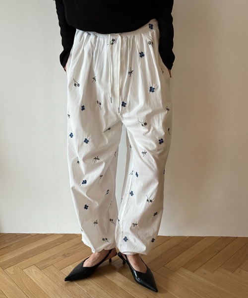 FUULLY STUDIO(フーリィーステューディオ)の「シシュウイージーワイドパンツ(その他パンツ・レディース・オフホワイト・FREE)」の18枚目の写真