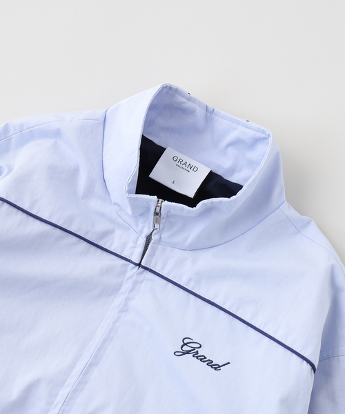 WISM（ウィズム）の「GRAND COLLECTION / グランド コレクション HARRINGTON JACKET WITH PIPING（その他アウター・メンズ・ライトブルー・LARGE/MEDIUM）」の3枚目の写真