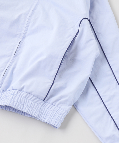 WISM（ウィズム）の「GRAND COLLECTION / グランド コレクション HARRINGTON JACKET WITH PIPING（その他アウター・メンズ・ライトブルー・LARGE/MEDIUM）」の5枚目の写真