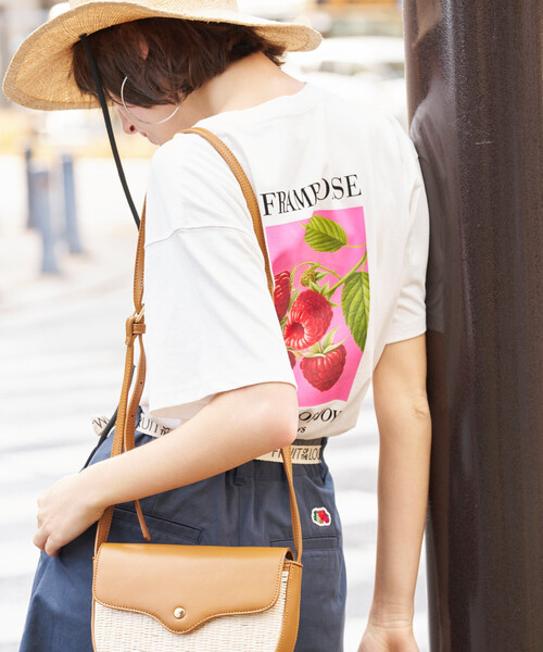 FREAK'S STORE(フリークスストア)の「FRUIT OF THE LOOM × FREAK'S STORE/フルーツオブザルーム 別注 ラズベリープリント ビッグシルエットTシャツ(Tシャツ/カットソー・レディース・オフホワイト/ライトグレー/ブラック・フリ-)」の2枚目の写真