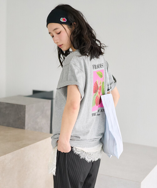 FREAK'S STORE(フリークスストア)の「FRUIT OF THE LOOM × FREAK'S STORE/フルーツオブザルーム 別注 ラズベリープリント ビッグシルエットTシャツ(Tシャツ/カットソー・レディース・オフホワイト/ライトグレー/ブラック・フリ-)」の15枚目の写真