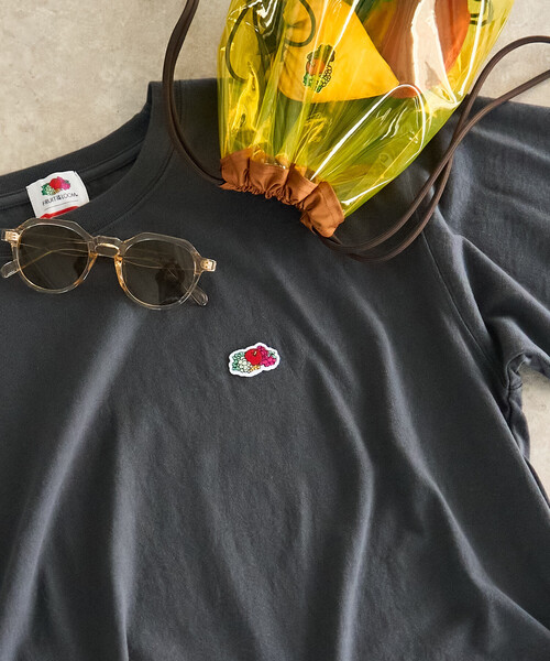 FREAK'S STORE(フリークスストア)の「FRUIT OF THE LOOM × FREAK'S STORE/フルーツオブザルーム 別注 ラズベリープリント ビッグシルエットTシャツ(Tシャツ/カットソー・レディース・オフホワイト/ライトグレー/ブラック・フリ-)」の19枚目の写真