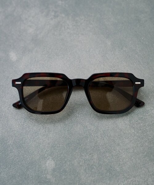 SHENERY（シーナリー）の「スクエアフレームサングラウス（サングラス・レディース・ブラウン/ブラック・FREE）」の2枚目の写真