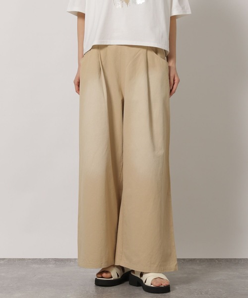 LAKOLE（ラコレ）の「イージーワイドデニム / 654276（デニムパンツ・レディース・ベージュ/ブラック/ライトブルー・LARGE/MEDIUM）」の2枚目の写真