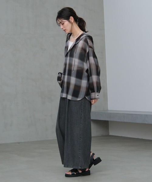 LAKOLE（ラコレ）の「イージーワイドデニム / 654276（デニムパンツ・レディース・ベージュ/ブラック/ライトブルー・LARGE/MEDIUM）」の6枚目の写真