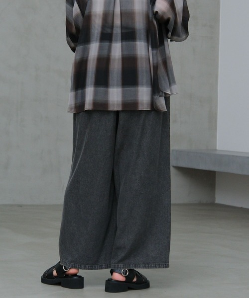 LAKOLE（ラコレ）の「イージーワイドデニム / 654276（デニムパンツ・レディース・ベージュ/ブラック/ライトブルー・LARGE/MEDIUM）」の11枚目の写真