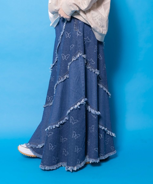 ScoLar(スカラー)の「161654:蝶刺繍or配色 スパイラル切替フリンジデニムスカート(デニムスカート・レディース・ネイビー/ブルー・M)」の4枚目の写真