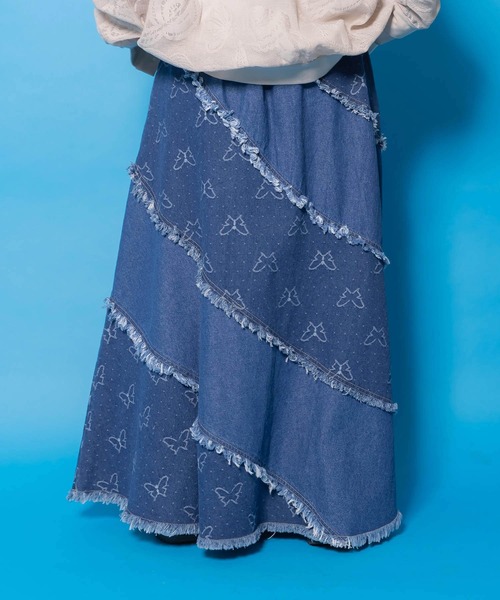 ScoLar(スカラー)の「161654:蝶刺繍or配色 スパイラル切替フリンジデニムスカート(デニムスカート・レディース・ネイビー/ブルー・M)」の5枚目の写真