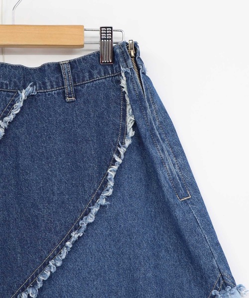 ScoLar(スカラー)の「161654:蝶刺繍or配色 スパイラル切替フリンジデニムスカート(デニムスカート・レディース・ネイビー/ブルー・M)」の15枚目の写真