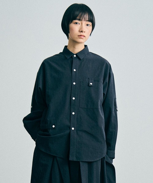 sneeuw（スニュウ）の「ロールアップシャツ（シャツ/ブラウス・レディース・チャコールグレー/ブルー・3/1）」の2枚目の写真