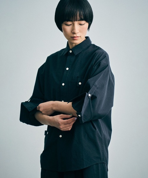sneeuw（スニュウ）の「ロールアップシャツ（シャツ/ブラウス・レディース・チャコールグレー/ブルー・3/1）」の7枚目の写真