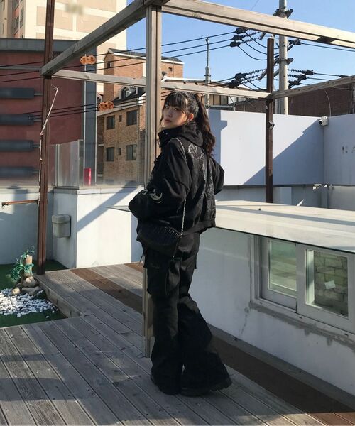 THE GREEN LAB（ザグリーンラボ）の「スタッズベルトブーツカットカーゴパンツ[ブラック]（その他パンツ・レディース・その他・FREE）」の2枚目の写真