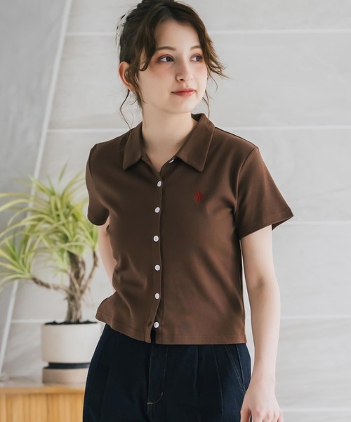 U.S. POLO ASSN.(ユーエスポロアッスン)の「U.S. POLO ASSN. ユーエスポロアッスン W's ショート丈ワンポイントロゴ刺繍スムース半袖シャツ(シャツ/ブラウス・レディース・ベージュ/ブラック×ホワイト/ブラウン/ブラック/オフホワイト・M/L)」の5枚目の写真
