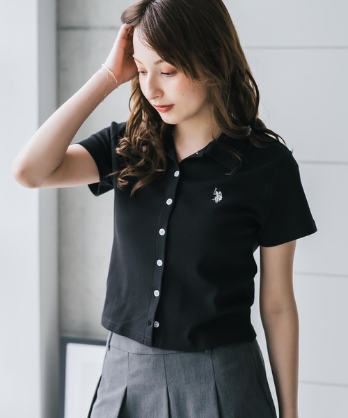 U.S. POLO ASSN.(ユーエスポロアッスン)の「U.S. POLO ASSN. ユーエスポロアッスン W's ショート丈ワンポイントロゴ刺繍スムース半袖シャツ(シャツ/ブラウス・レディース・ベージュ/ブラック×ホワイト/ブラウン/ブラック/オフホワイト・M/L)」の3枚目の写真