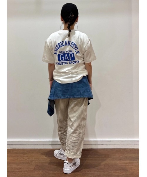 GAP(ギャップ)の「ヘビーウェイト GAPロゴ リラックスフィット クロップドTシャツ(Tシャツ/カットソー・メンズ・ネイビー/ホワイト/レッド/ブルー/ブラック/グリーン・XS/XL/L/M/S)」の15枚目の写真