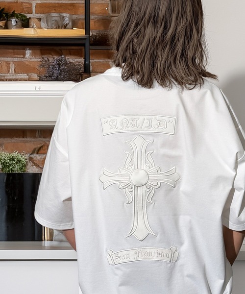 Candlestick(キャンドルスティック)の「クロス モチーフ ワッペン刺繍 ワイドシルエット ストレッチ 半袖T(Tシャツ/カットソー・レディース・ホワイト/スミクロ/ブラック・M/L)」の2枚目の写真