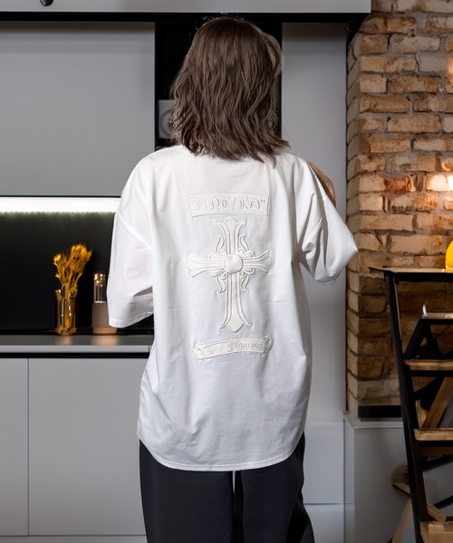 Candlestick(キャンドルスティック)の「クロス モチーフ ワッペン刺繍 ワイドシルエット ストレッチ 半袖T(Tシャツ/カットソー・レディース・ホワイト/スミクロ/ブラック・M/L)」の4枚目の写真