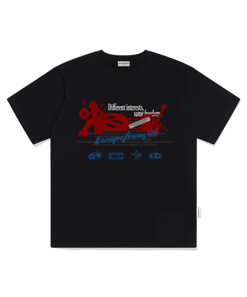 ESCAPEFROM(エスケープフロム)の「ミュージシャン ESCF ロゴコラージュプリントオーバーサイズ半袖Tシャツブラック(Tシャツ/カットソー・レディース・その他・SMALL/MEDIUM/LARGE)」の2枚目の写真