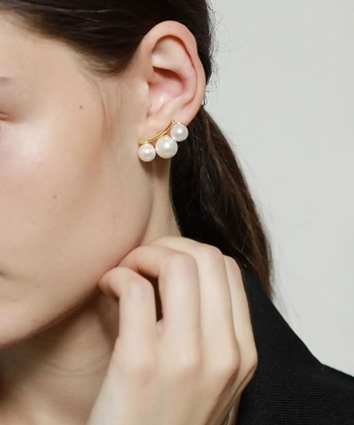 LA VORAGINE(ラ ヴォラジネ)の「フロー3粒パールピアス 金属アレルギー対応(ピアス(両耳用)・レディース・ゴールド/シルバー・FREE)」の14枚目の写真
