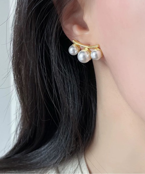 LA VORAGINE(ラ ヴォラジネ)の「フロー3粒パールピアス 金属アレルギー対応(ピアス(両耳用)・レディース・ゴールド/シルバー・FREE)」の9枚目の写真