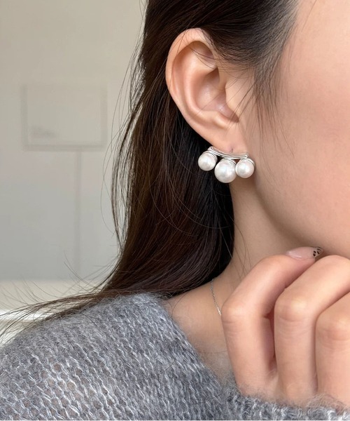 LA VORAGINE(ラ ヴォラジネ)の「フロー3粒パールピアス 金属アレルギー対応(ピアス(両耳用)・レディース・ゴールド/シルバー・FREE)」の21枚目の写真