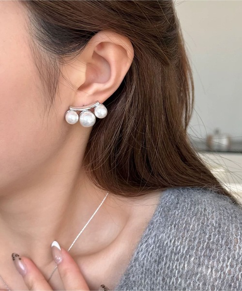 LA VORAGINE(ラ ヴォラジネ)の「フロー3粒パールピアス 金属アレルギー対応(ピアス(両耳用)・レディース・ゴールド/シルバー・FREE)」の22枚目の写真