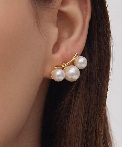 LA VORAGINE(ラ ヴォラジネ)の「フロー3粒パールピアス 金属アレルギー対応(ピアス(両耳用)・レディース・ゴールド/シルバー・FREE)」の11枚目の写真