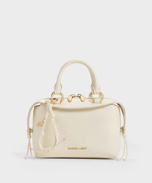 CHARLES & KEITH（チャールズ & キース）の「Haylen ヘイレン ブレイディドチャーム ボウリングバッグ（トートバッグ・レディース・クリーム・S）」の5枚目の写真