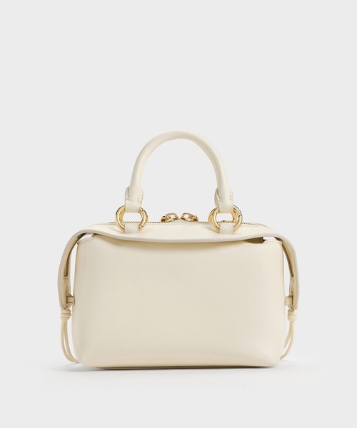 CHARLES & KEITH（チャールズ & キース）の「Haylen ヘイレン ブレイディドチャーム ボウリングバッグ（トートバッグ・レディース・クリーム・S）」の7枚目の写真
